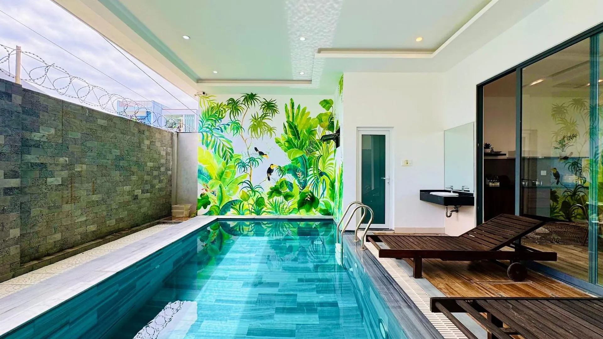 Snow Villa -5Br Ho Boi- Gan Bien contacts